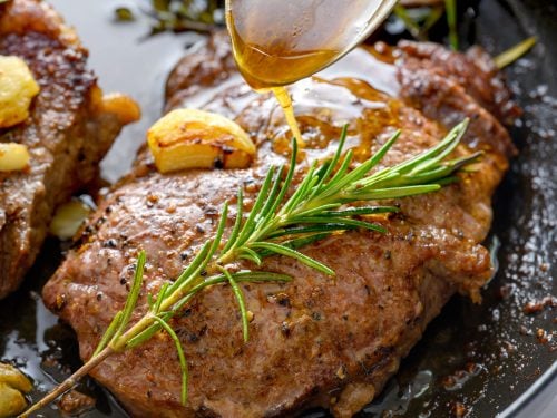 Bife tostado na frigideira + ideias para preparar refeições de bife